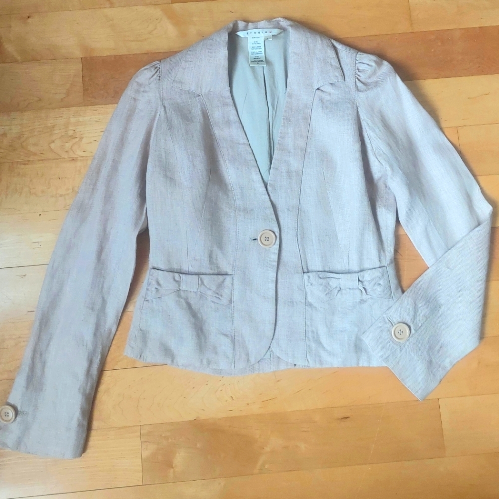 Women's fitted short linen jacket